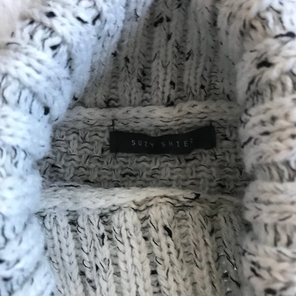 SUZY SHIER Open Shoulder Grey Turtleneck Sweater - Picture 4 of 5